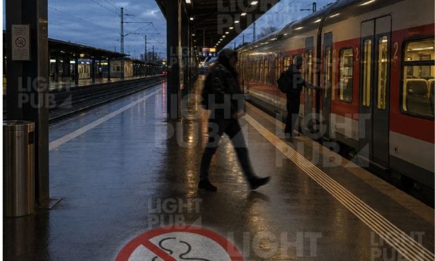 Signalétique lumineuse pour gare par projection de panneau lumineux