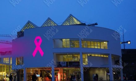 Projection ruban lumineux sur façade bâtiment pour sensibilisation